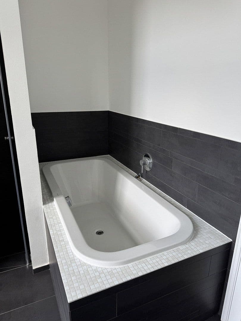 Prodej bytu 4+1 163 m², Berlin, Berlín Prodej bytu 4+1 163 m², Berlin, Berlín