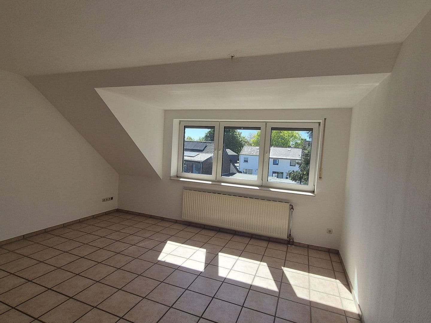 Pronájem bytu 3+1 78 m², Jülicher Str. 8, Jüchen, Severní Porýní-Vestfálsko Pronájem bytu 3+1 78 m², Jülicher Str. 8, Jüchen, Severní Porýní-Vestfálsko