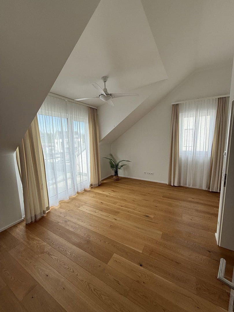 Pronájem domu 185 m², pozemek 260 m², An der Riedhohl 19, Bad Homburg vor der Höhe, Hessen Pronájem domu 185 m², pozemek 260 m², An der Riedhohl 19, Bad Homburg vor der Höhe, Hessen
