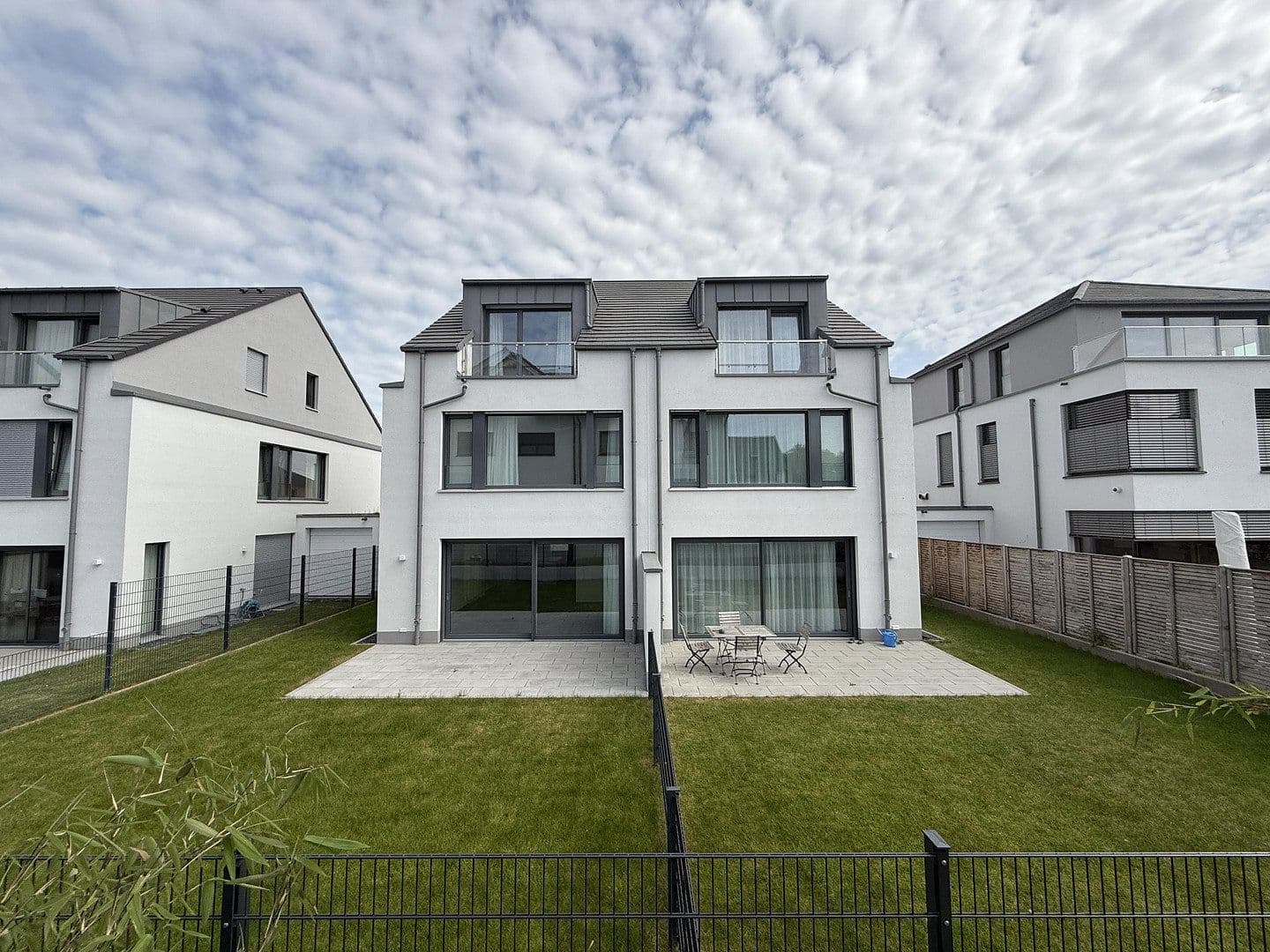 Pronájem domu 185 m², pozemek 260 m², An der Riedhohl 19, Bad Homburg vor der Höhe, Hessen Pronájem domu 185 m², pozemek 260 m², An der Riedhohl 19, Bad Homburg vor der Höhe, Hessen