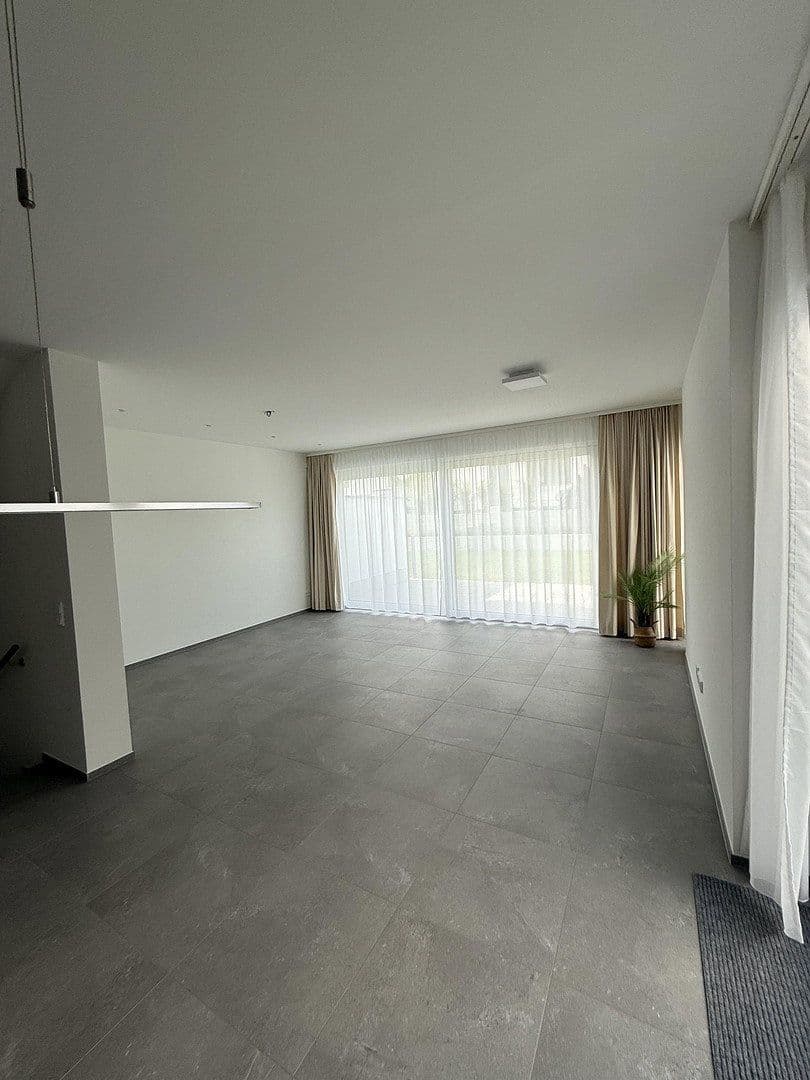 Pronájem domu 185 m², pozemek 260 m², An der Riedhohl 19, Bad Homburg vor der Höhe, Hessen Pronájem domu 185 m², pozemek 260 m², An der Riedhohl 19, Bad Homburg vor der Höhe, Hessen