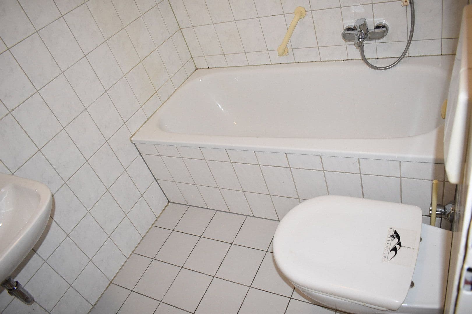 Pronájem bytu 1+1 40 m², Schiersteiner Straße, Wiesbaden, Hessen Pronájem bytu 1+1 40 m², Schiersteiner Straße, Wiesbaden, Hessen