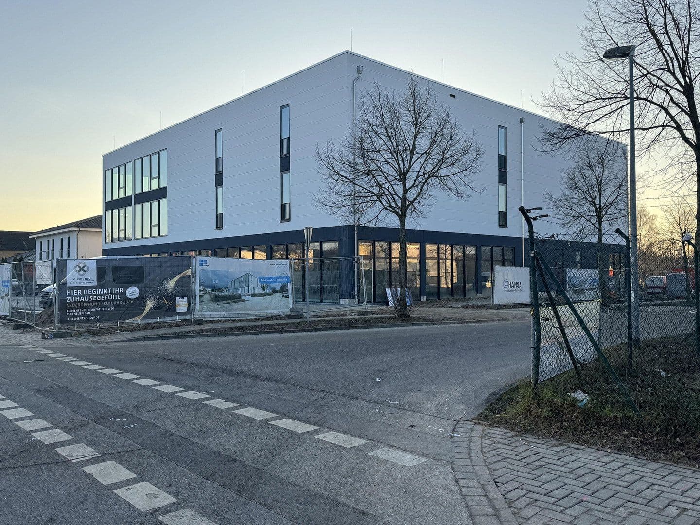 Pronájem nebytového prostoru 3.000 m², Rostock, Mecklenburg-Vorpommern Pronájem nebytového prostoru 3.000 m², Rostock, Mecklenburg-Vorpommern