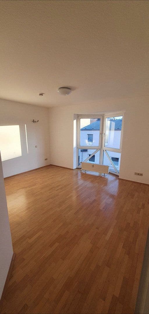 Pronájem bytu 3+1 90 m², Kelkheim (Taunus), Hessen Pronájem bytu 3+1 90 m², Kelkheim (Taunus), Hessen
