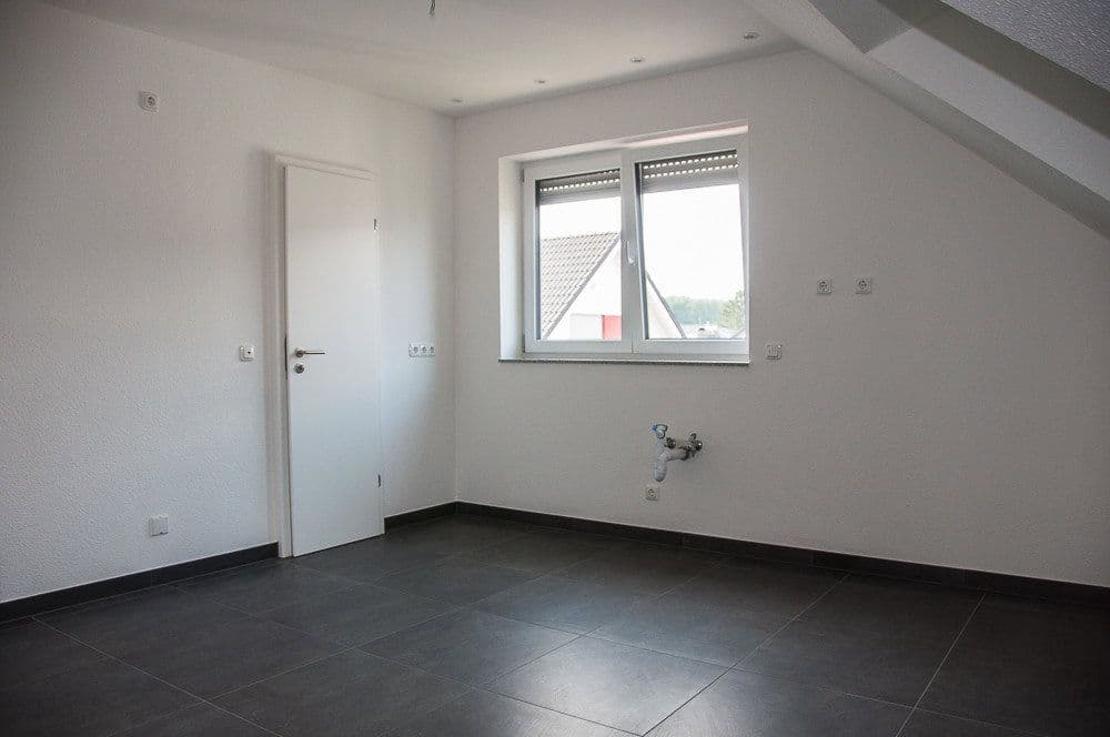 Pronájem bytu 5+1 170 m², Niederkassel, Severní Porýní-Vestfálsko Pronájem bytu 5+1 170 m², Niederkassel, Severní Porýní-Vestfálsko