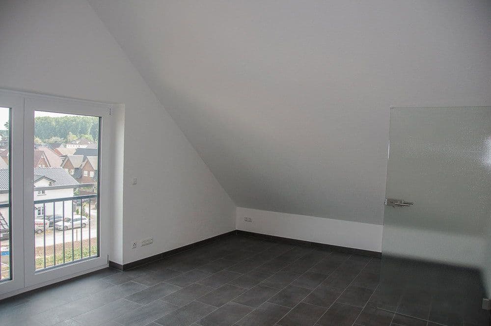 Pronájem bytu 5+1 170 m², Niederkassel, Severní Porýní-Vestfálsko Pronájem bytu 5+1 170 m², Niederkassel, Severní Porýní-Vestfálsko