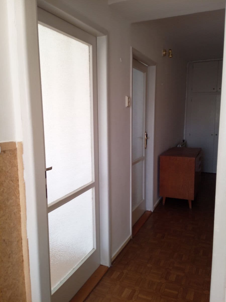 Pronájem bytu 2+1 60 m², Tovární, Jindřichův Hradec, Jihočeský kraj Pronájem bytu 2+1 60 m², Tovární, Jindřichův Hradec, Jihočeský kraj