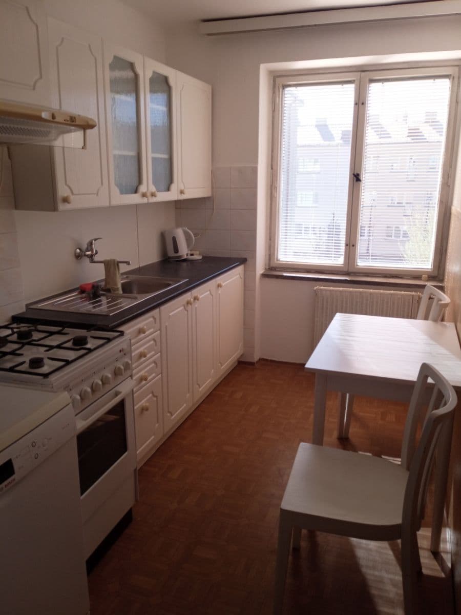 Pronájem bytu 2+1 60 m², Tovární, Jindřichův Hradec, Jihočeský kraj Pronájem bytu 2+1 60 m², Tovární, Jindřichův Hradec, Jihočeský kraj