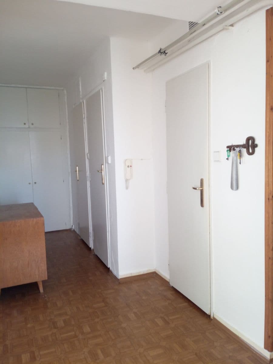 Pronájem bytu 2+1 60 m², Tovární, Jindřichův Hradec, Jihočeský kraj Pronájem bytu 2+1 60 m², Tovární, Jindřichův Hradec, Jihočeský kraj