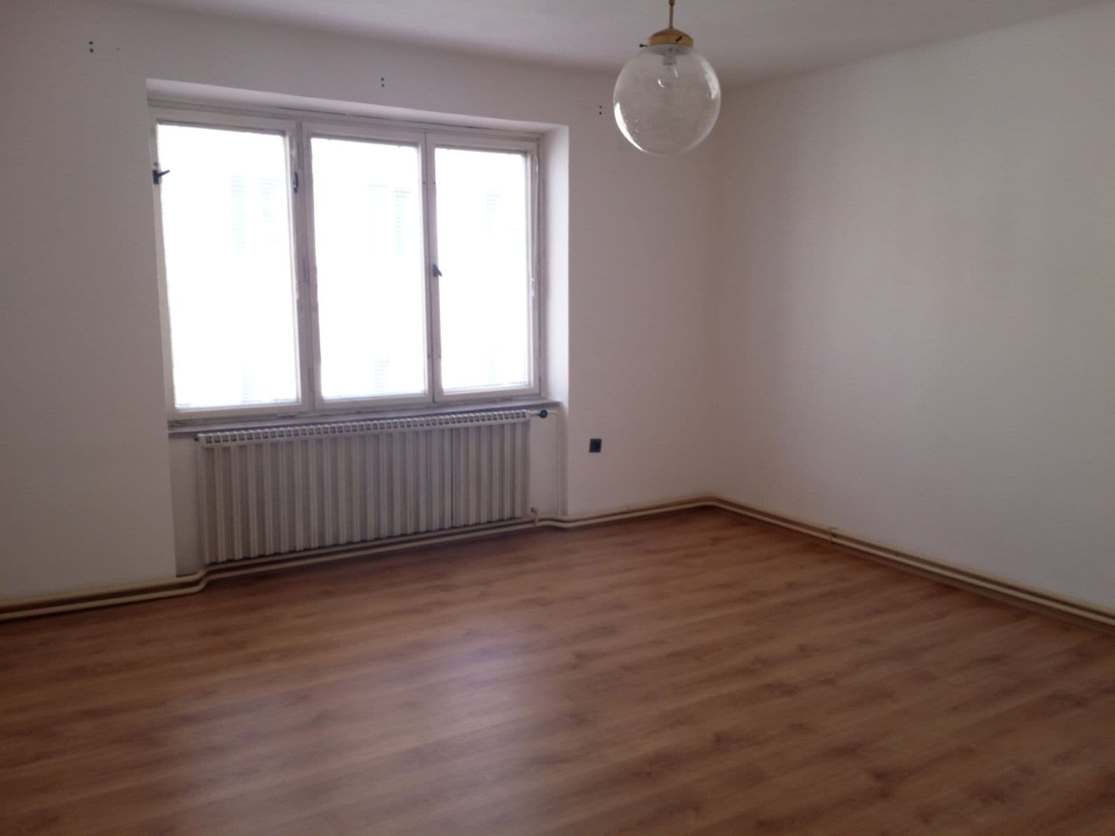 Pronájem bytu 2+1 60 m², Tovární, Jindřichův Hradec, Jihočeský kraj Pronájem bytu 2+1 60 m², Tovární, Jindřichův Hradec, Jihočeský kraj
