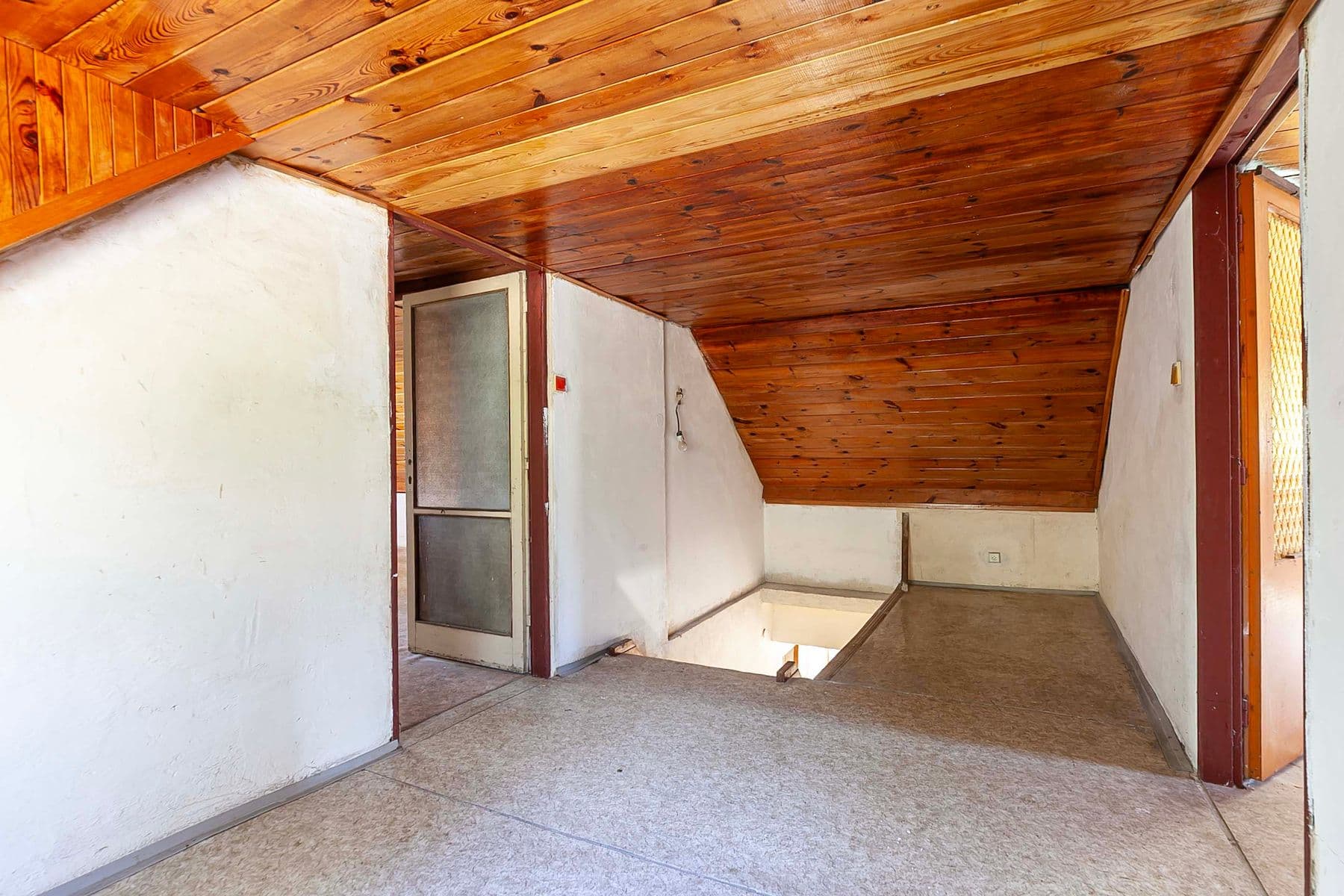 Prodej chaty, chalupy 130 m², pozemek 2.003 m², Skvrňov, Středočeský kraj Prodej chaty, chalupy 130 m², pozemek 2.003 m², Skvrňov, Středočeský kraj