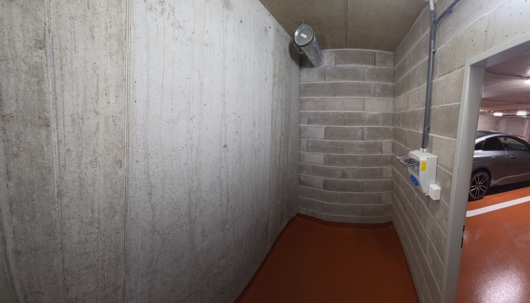 Pronájem garáže 12 m², Nad Stráněmi, Zlín, Zlínský kraj Pronájem garáže 12 m², Nad Stráněmi, Zlín, Zlínský kraj