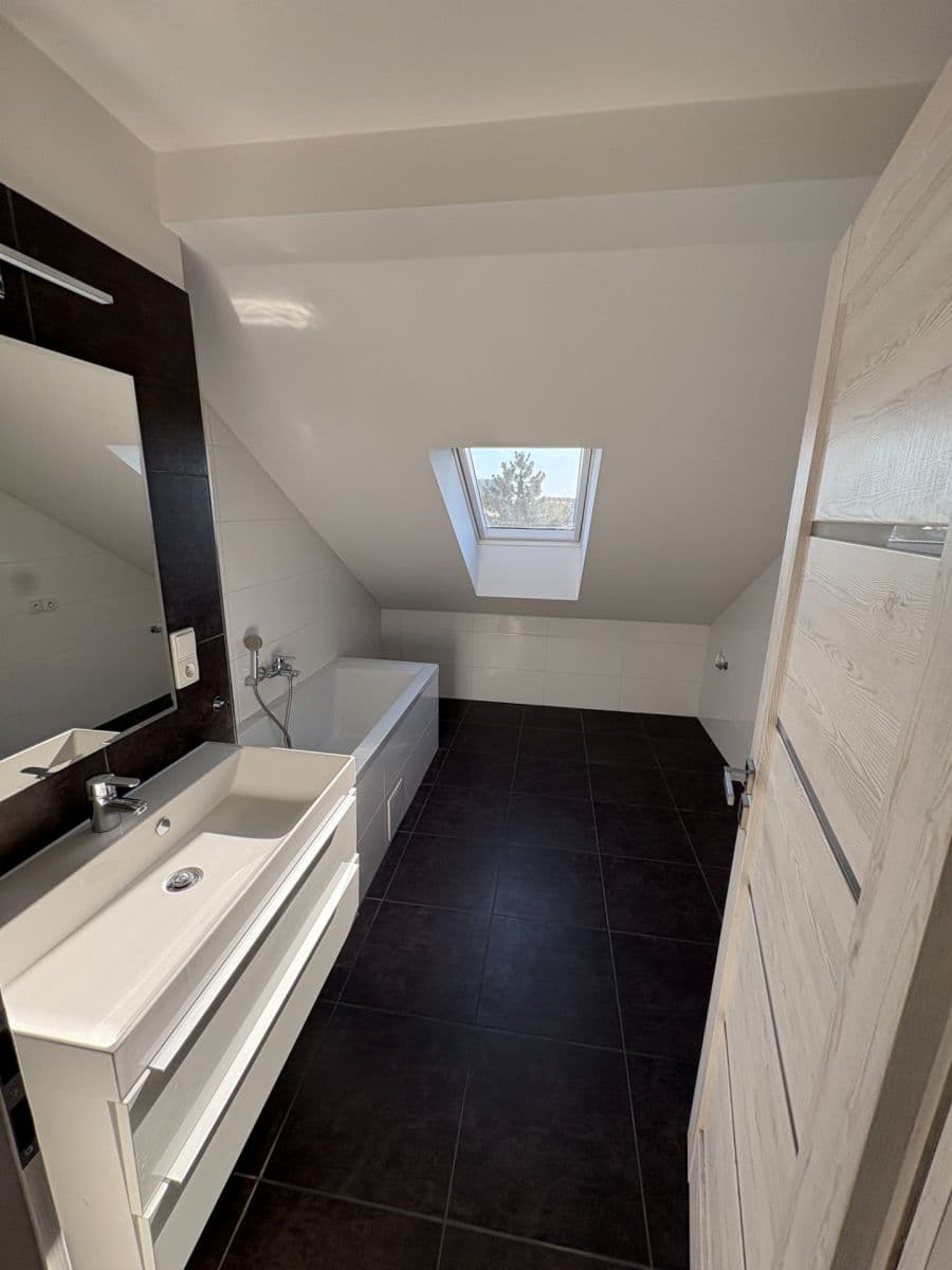 Pronájem bytu 2+kk 52 m², Dvorská, Olomouc, Olomoucký kraj Pronájem bytu 2+kk 52 m², Dvorská, Olomouc, Olomoucký kraj