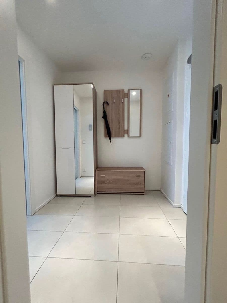 Pronájem bytu 1+kk 39 m², Altajská, Praha, Praha Pronájem bytu 1+kk 39 m², Altajská, Praha, Praha