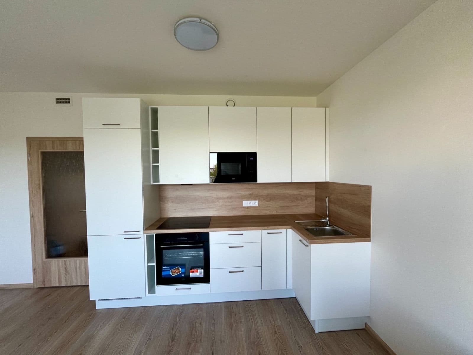 Pronájem bytu 1+kk 33 m², Strančická, Praha, Praha Pronájem bytu 1+kk 33 m², Strančická, Praha, Praha