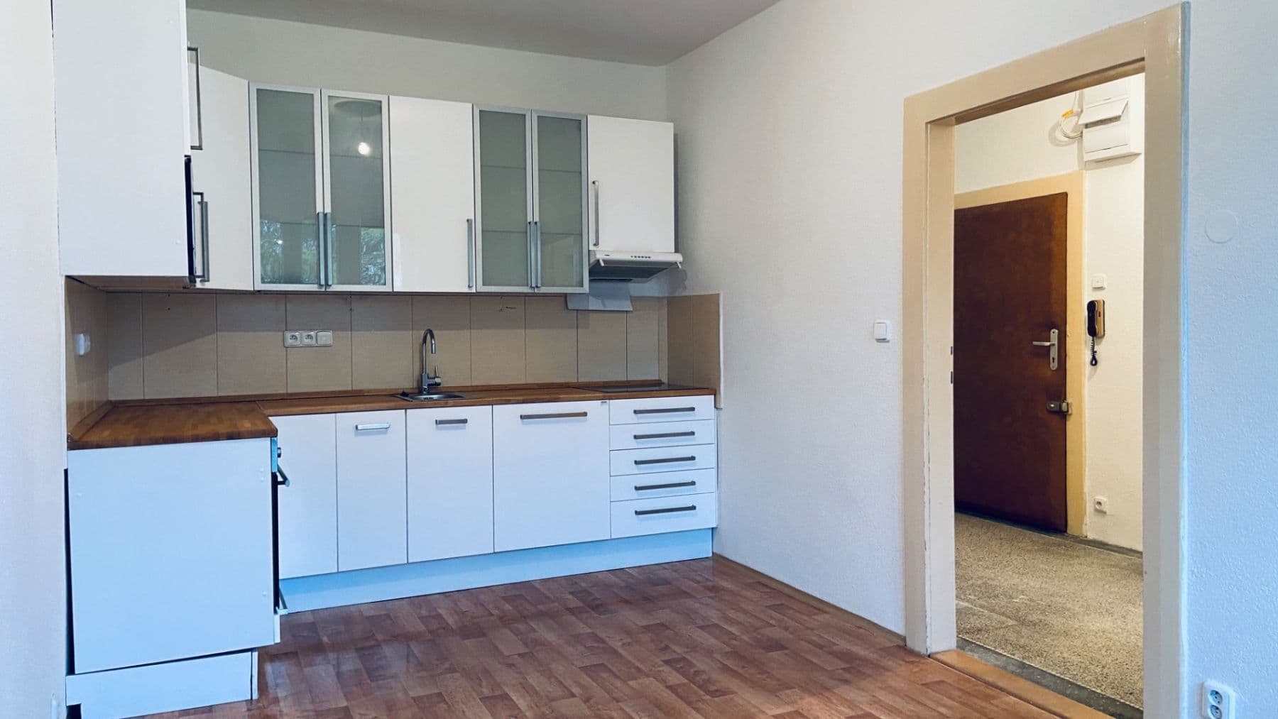 Pronájem bytu 2+kk 50 m², Komunardů, Praha, Praha Pronájem bytu 2+kk 50 m², Komunardů, Praha, Praha