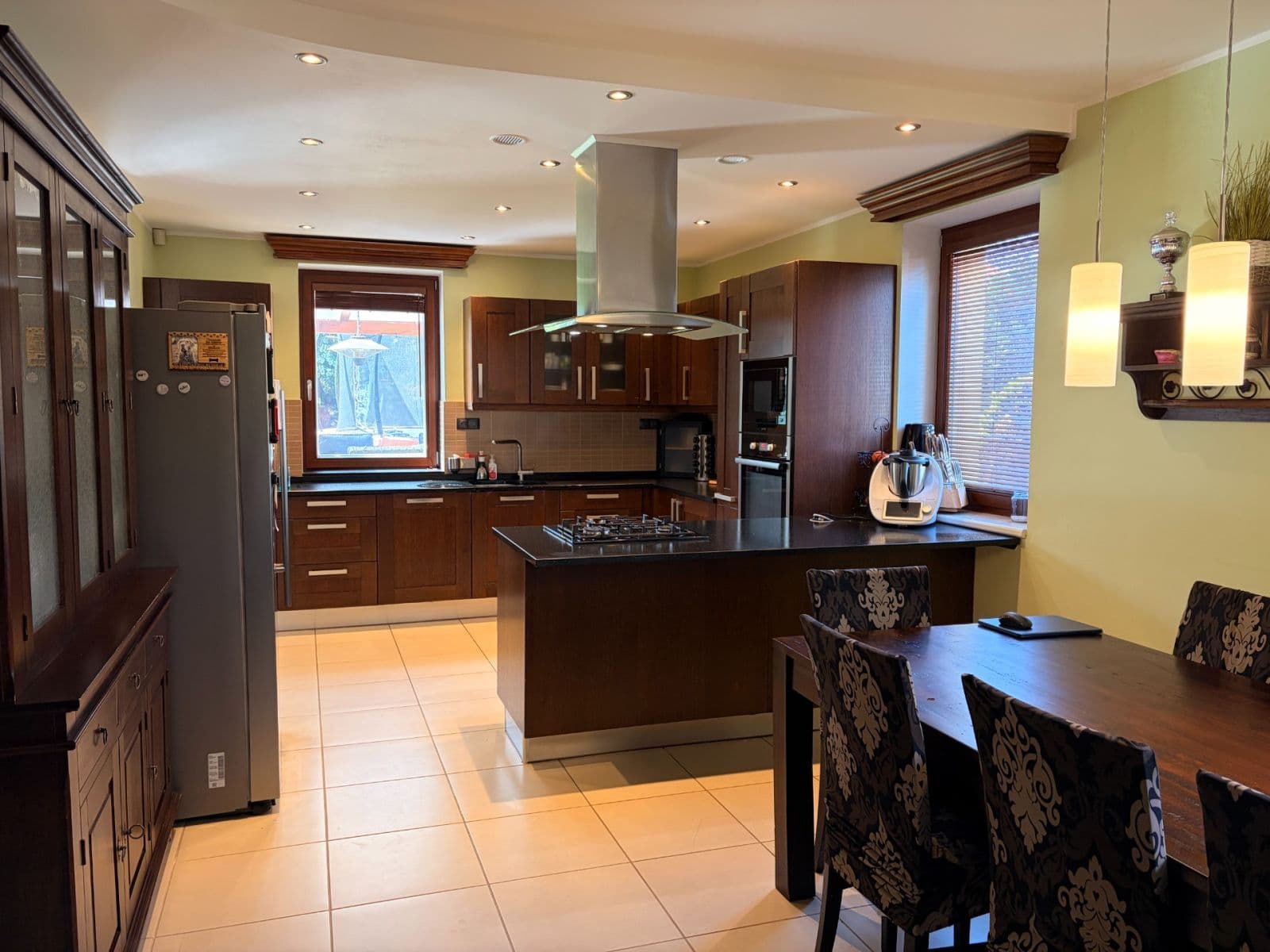 Pronájem domu 300 m², pozemek 1.400 m², Pod Ovčínem, Praha, Praha Pronájem domu 300 m², pozemek 1.400 m², Pod Ovčínem, Praha, Praha