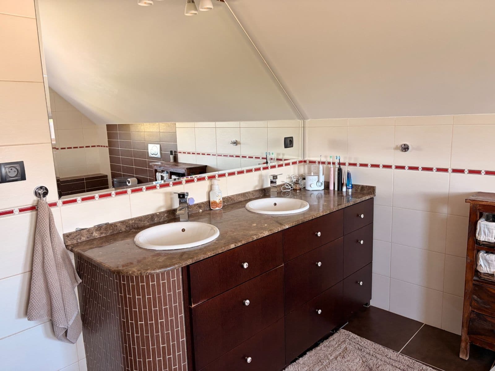 Pronájem domu 300 m², pozemek 1.400 m², Pod Ovčínem, Praha, Praha Pronájem domu 300 m², pozemek 1.400 m², Pod Ovčínem, Praha, Praha
