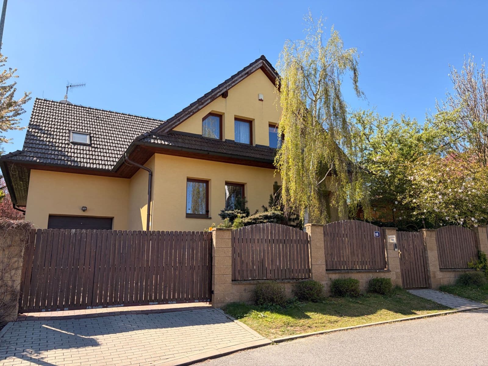 Pronájem domu 300 m², pozemek 1.400 m², Pod Ovčínem, Praha, Praha Pronájem domu 300 m², pozemek 1.400 m², Pod Ovčínem, Praha, Praha