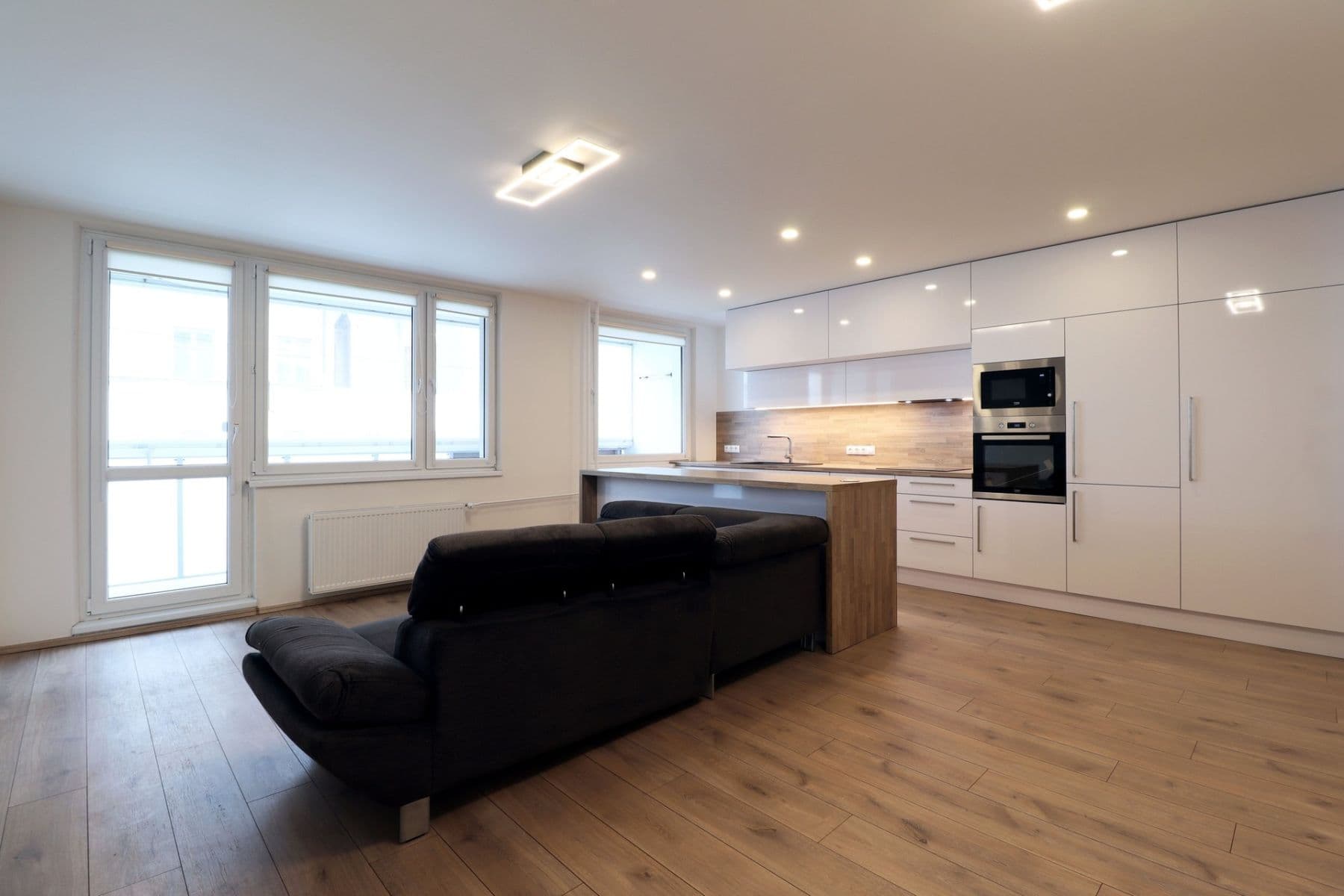 Pronájem bytu 3+kk 76 m², Ostromečská, Praha, Praha Pronájem bytu 3+kk 76 m², Ostromečská, Praha, Praha