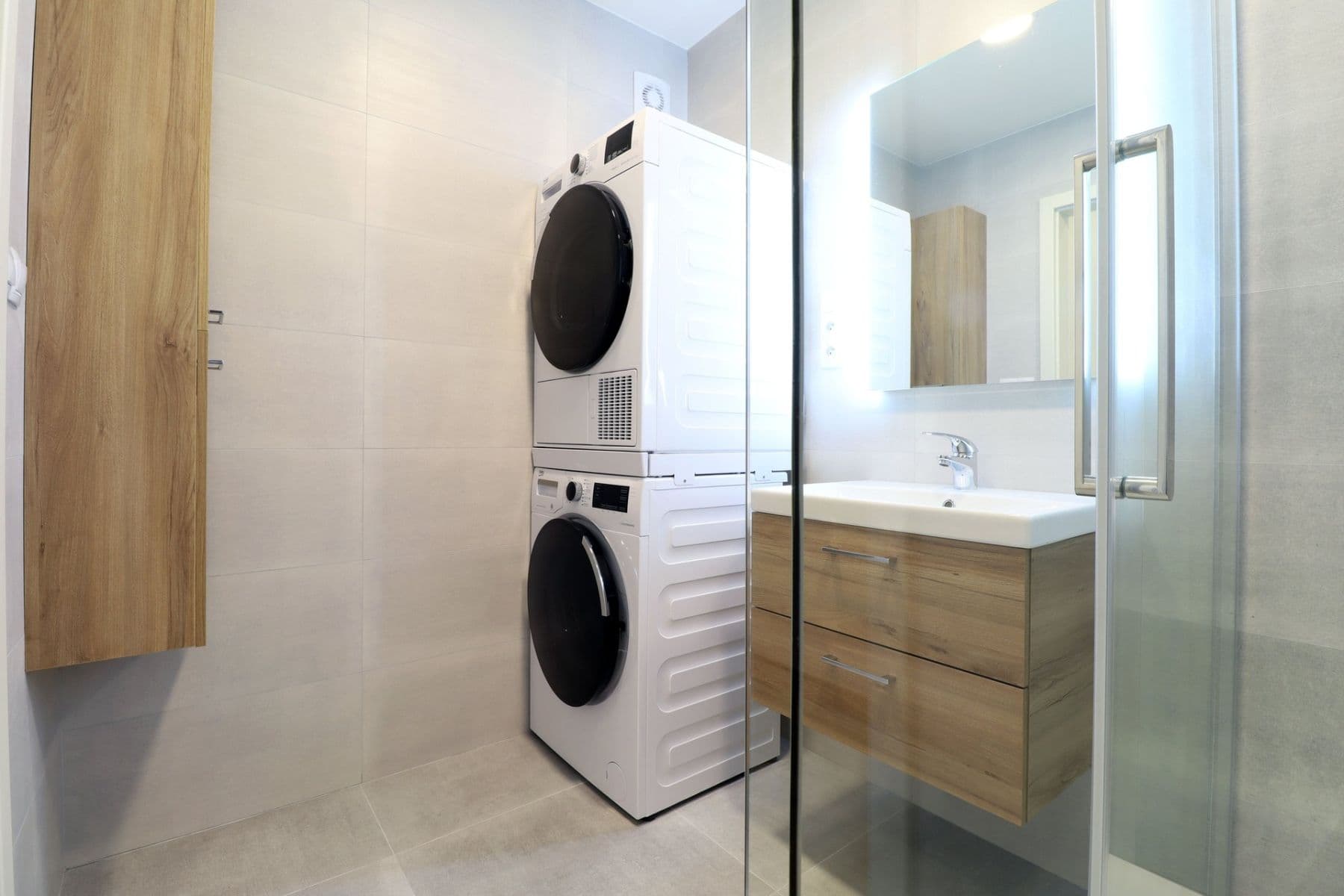 Pronájem bytu 3+kk 76 m², Ostromečská, Praha, Praha Pronájem bytu 3+kk 76 m², Ostromečská, Praha, Praha