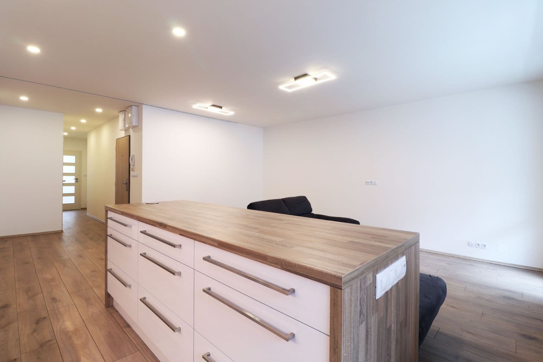 Pronájem bytu 3+kk 76 m², Ostromečská, Praha, Praha Pronájem bytu 3+kk 76 m², Ostromečská, Praha, Praha