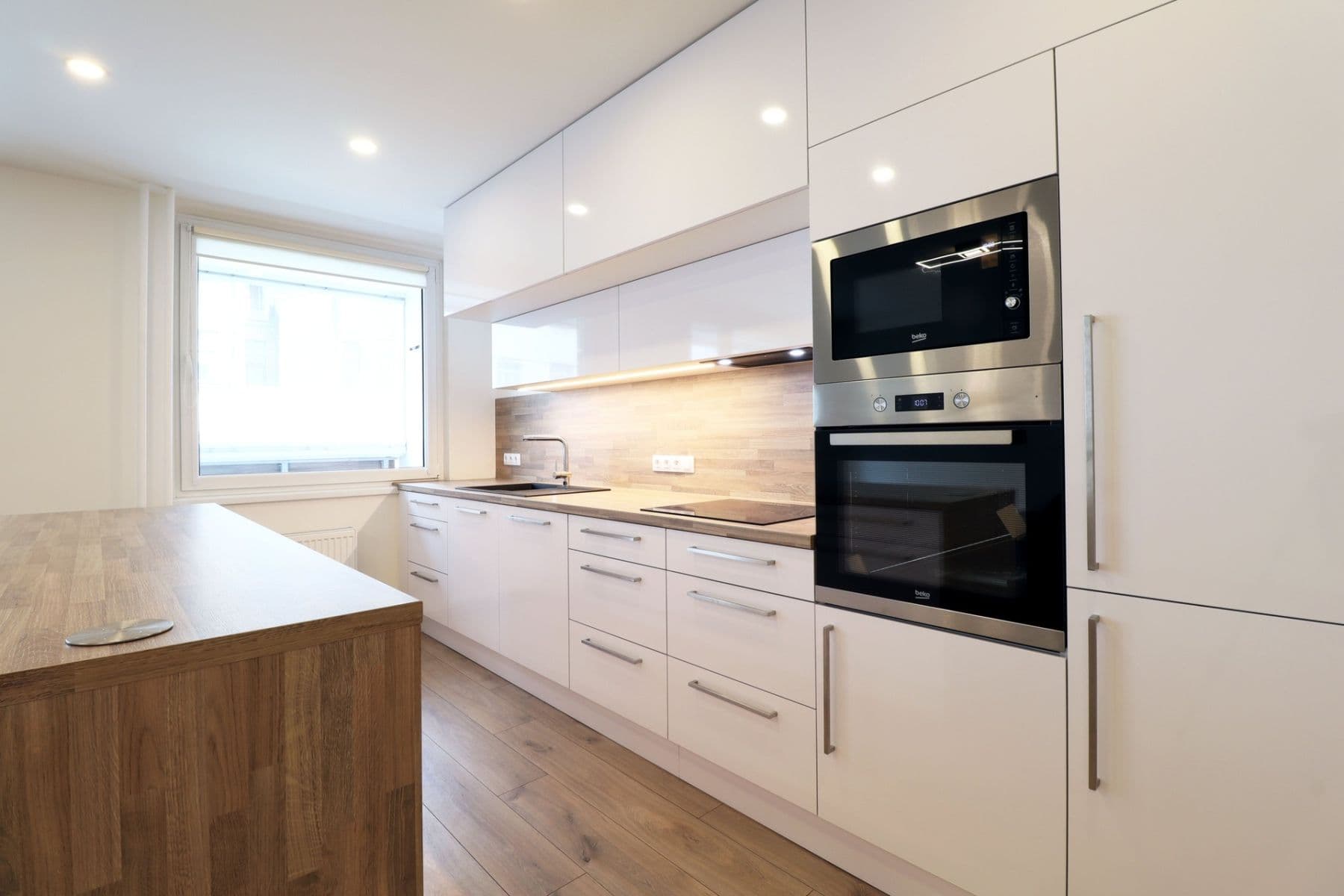 Pronájem bytu 3+kk 76 m², Ostromečská, Praha, Praha Pronájem bytu 3+kk 76 m², Ostromečská, Praha, Praha