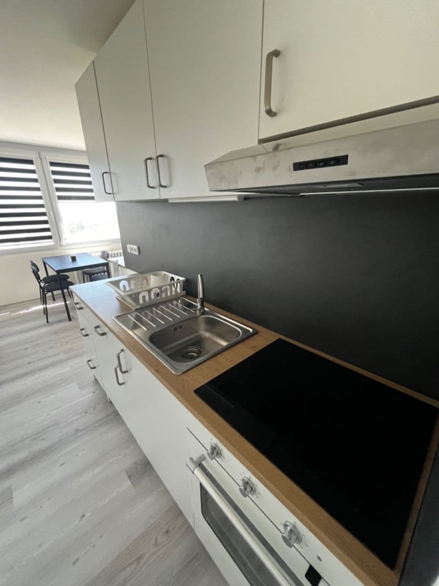 Prodej bytu 3+1 81 m², Evropská, Praha, Praha Prodej bytu 3+1 81 m², Evropská, Praha, Praha