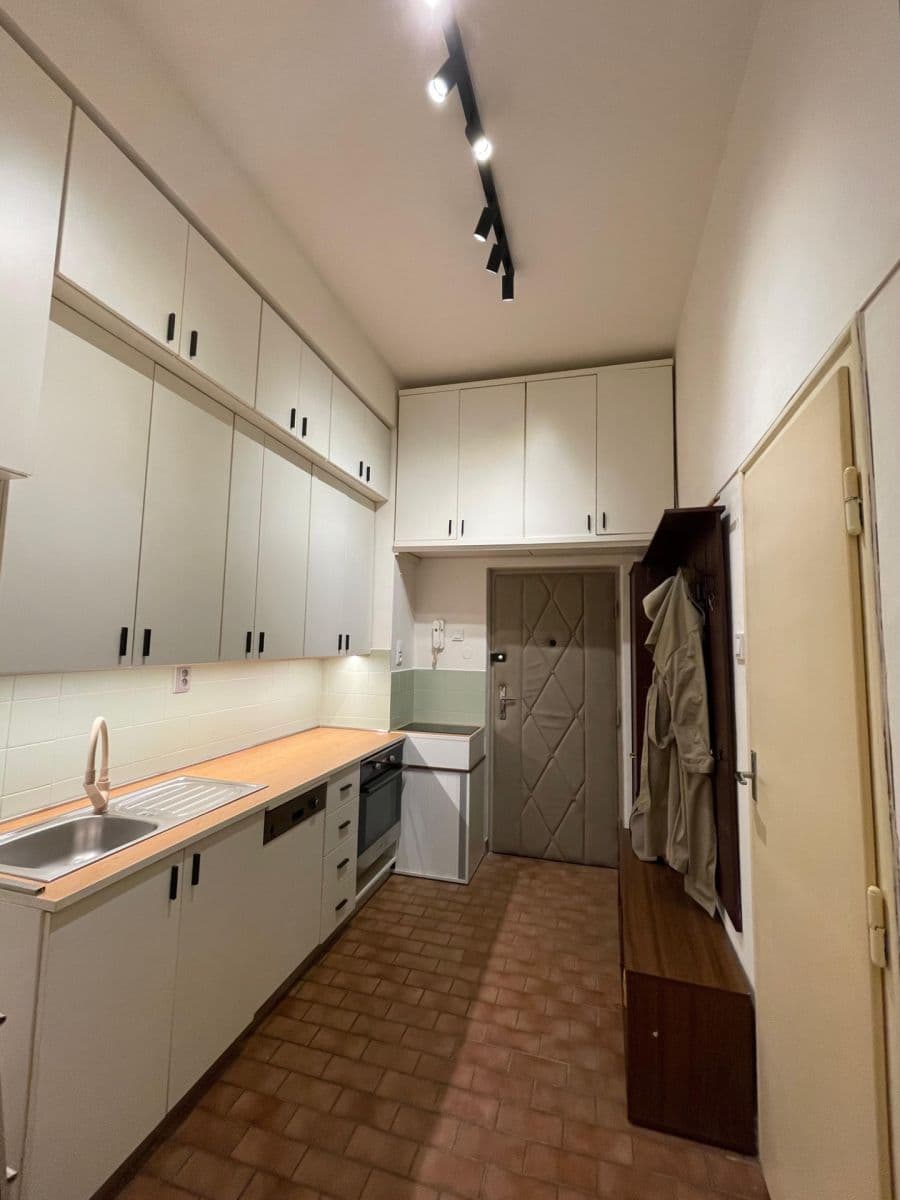 Pronájem bytu 1+1 31 m², 28. pluku, Praha, Praha Pronájem bytu 1+1 31 m², 28. pluku, Praha, Praha