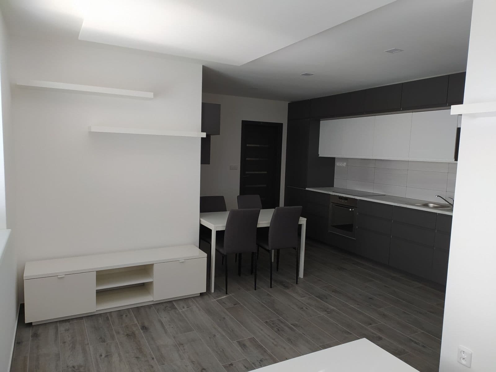 Pronájem bytu 2+kk 42 m², Čisovická, Mníšek pod Brdy, Středočeský kraj Pronájem bytu 2+kk 42 m², Čisovická, Mníšek pod Brdy, Středočeský kraj