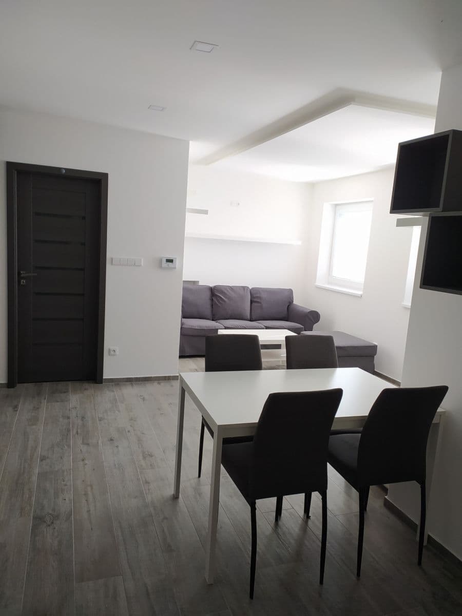 Pronájem bytu 2+kk 42 m², Čisovická, Mníšek pod Brdy, Středočeský kraj Pronájem bytu 2+kk 42 m², Čisovická, Mníšek pod Brdy, Středočeský kraj