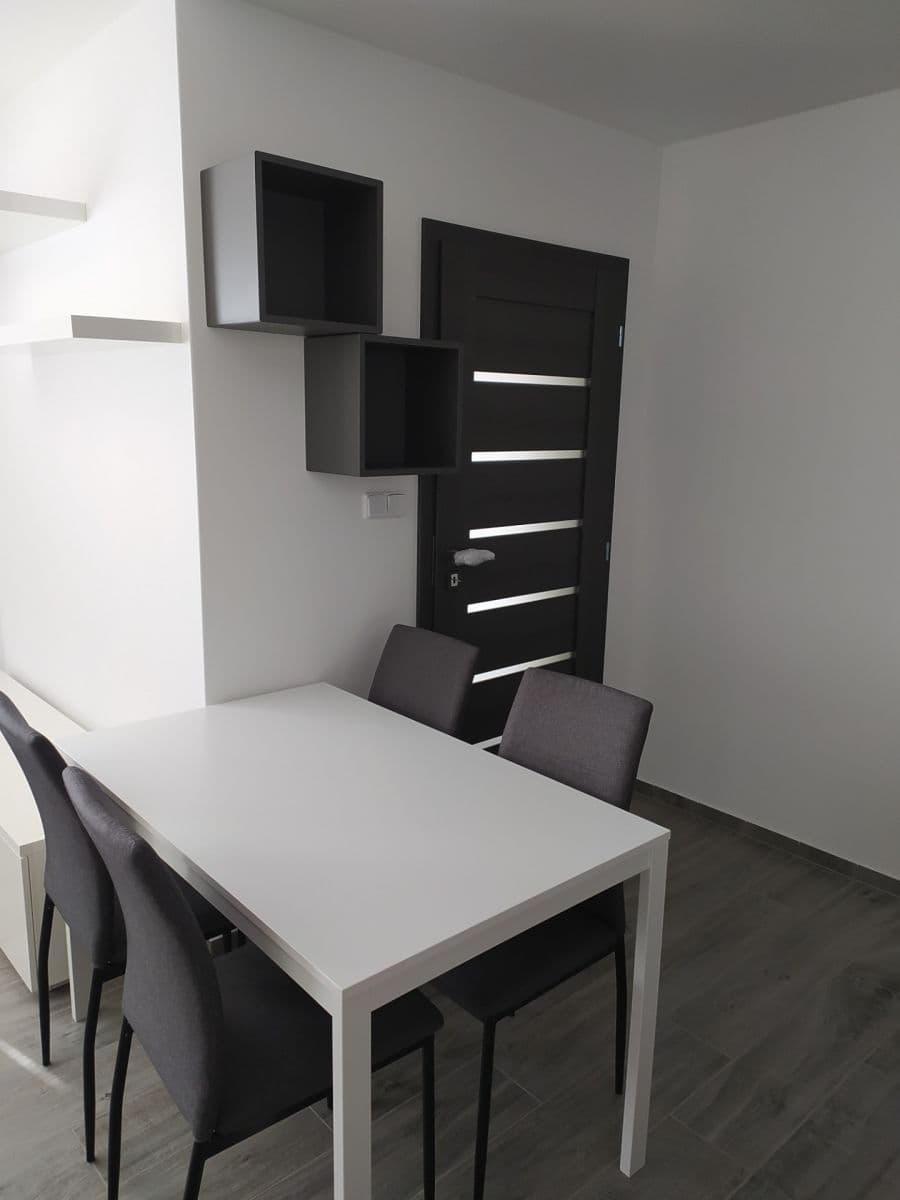 Pronájem bytu 2+kk 42 m², Čisovická, Mníšek pod Brdy, Středočeský kraj Pronájem bytu 2+kk 42 m², Čisovická, Mníšek pod Brdy, Středočeský kraj