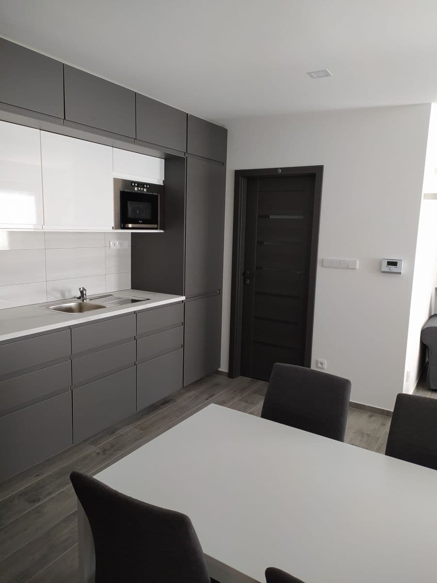 Pronájem bytu 2+kk 42 m², Čisovická, Mníšek pod Brdy, Středočeský kraj Pronájem bytu 2+kk 42 m², Čisovická, Mníšek pod Brdy, Středočeský kraj