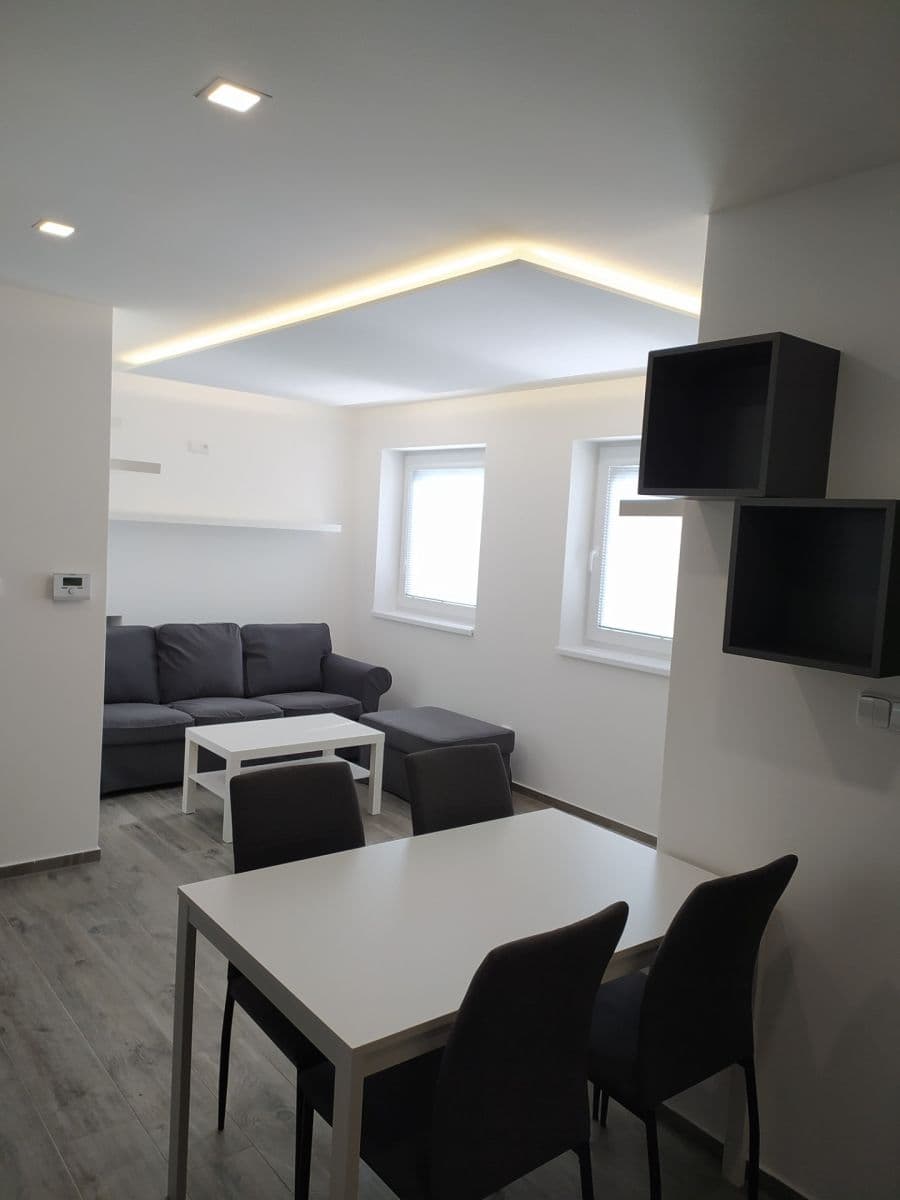 Pronájem bytu 2+kk 42 m², Čisovická, Mníšek pod Brdy, Středočeský kraj Pronájem bytu 2+kk 42 m², Čisovická, Mníšek pod Brdy, Středočeský kraj