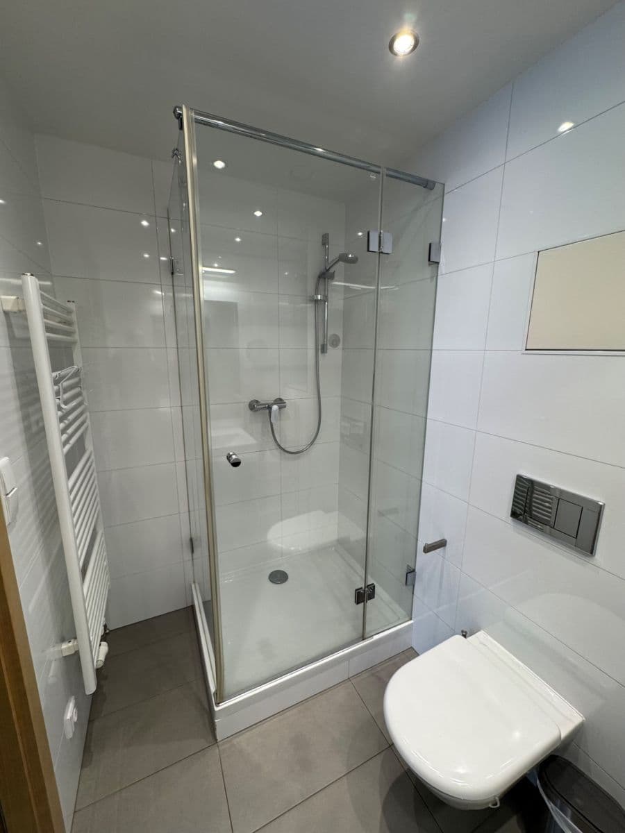 Pronájem bytu 4+kk 92 m², U Dívčích hradů, Praha, Praha Pronájem bytu 4+kk 92 m², U Dívčích hradů, Praha, Praha