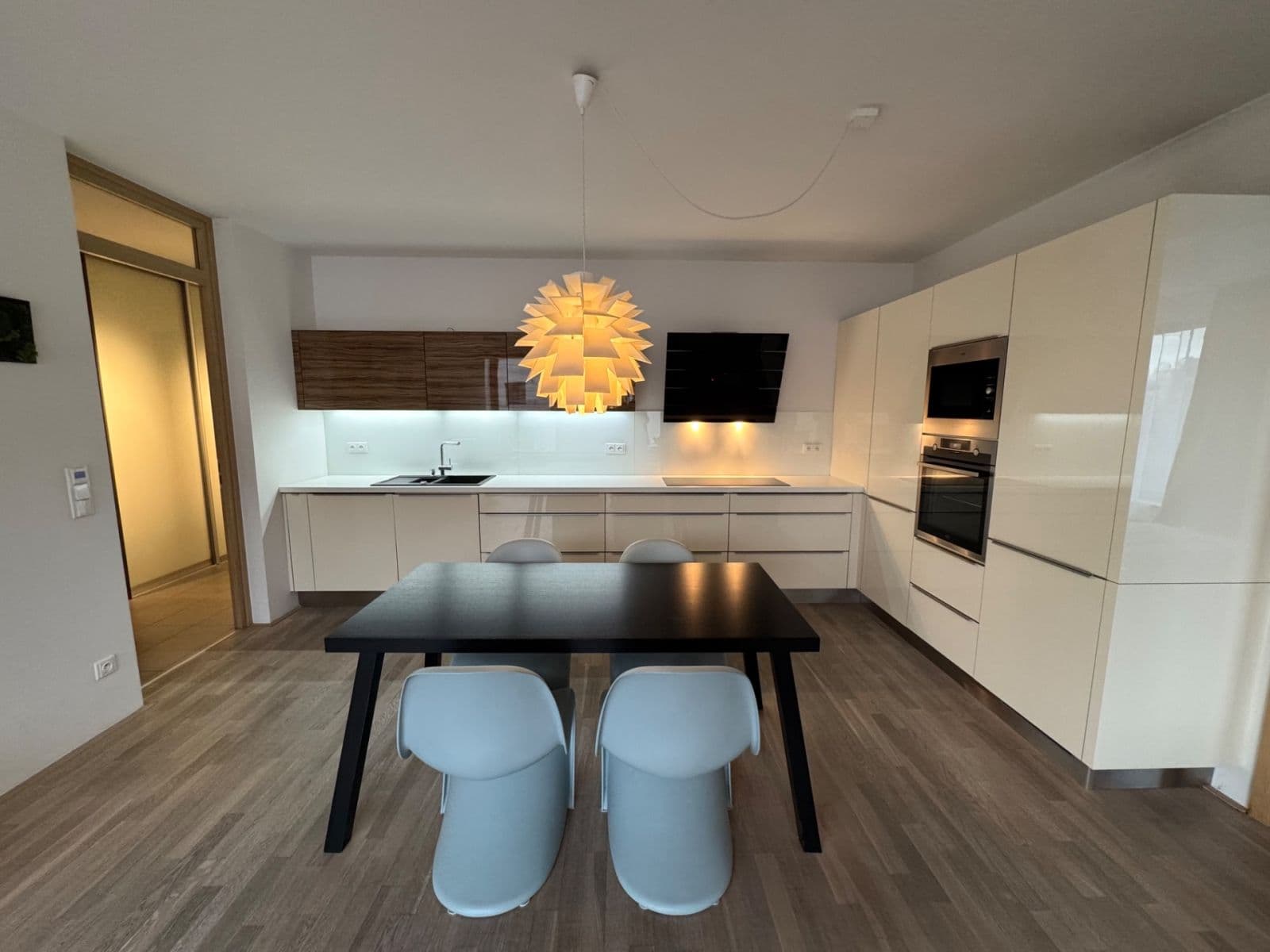 Pronájem bytu 4+kk 92 m², U Dívčích hradů, Praha, Praha Pronájem bytu 4+kk 92 m², U Dívčích hradů, Praha, Praha
