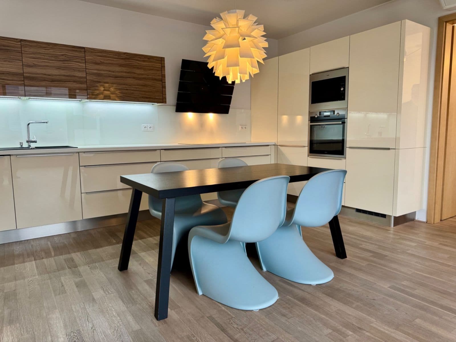Pronájem bytu 4+kk 92 m², U Dívčích hradů, Praha, Praha Pronájem bytu 4+kk 92 m², U Dívčích hradů, Praha, Praha