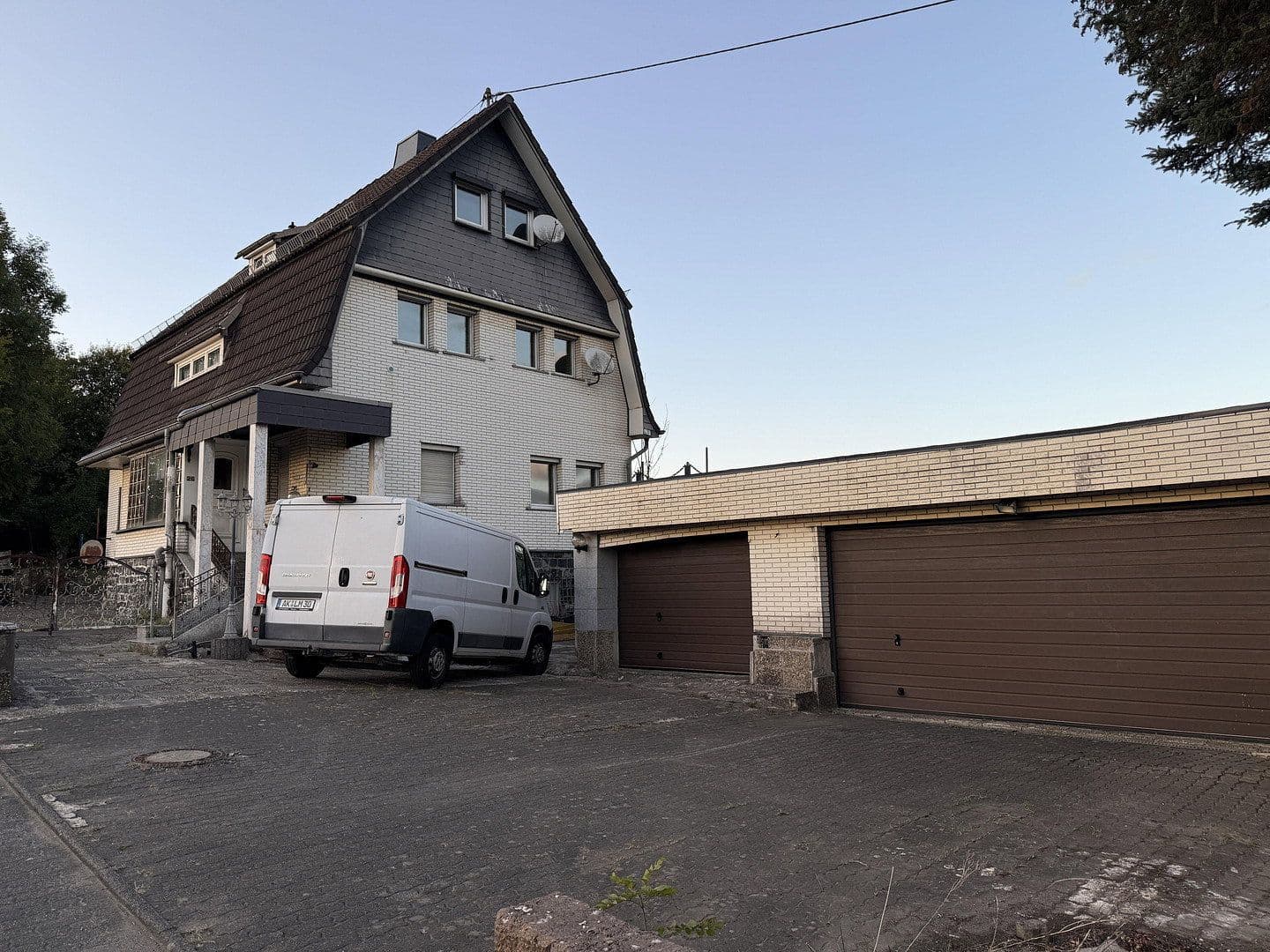 Prodej domu 151 m², pozemek 1.023 m², Kölner Straße 26, Helmenzen, Porýní-Falc Prodej domu 151 m², pozemek 1.023 m², Kölner Straße 26, Helmenzen, Porýní-Falc