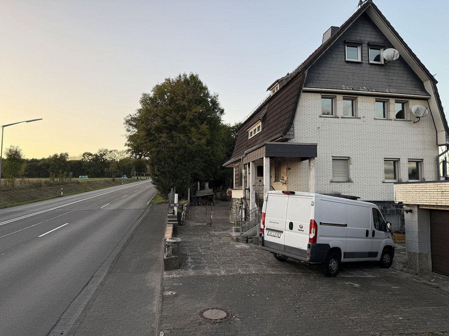 Prodej domu 151 m², pozemek 1.023 m², Kölner Straße 26, Helmenzen, Porýní-Falc Prodej domu 151 m², pozemek 1.023 m², Kölner Straße 26, Helmenzen, Porýní-Falc