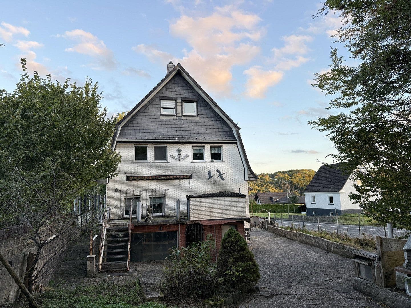 Prodej domu 151 m², pozemek 1.023 m², Kölner Straße 26, Helmenzen, Porýní-Falc Prodej domu 151 m², pozemek 1.023 m², Kölner Straße 26, Helmenzen, Porýní-Falc