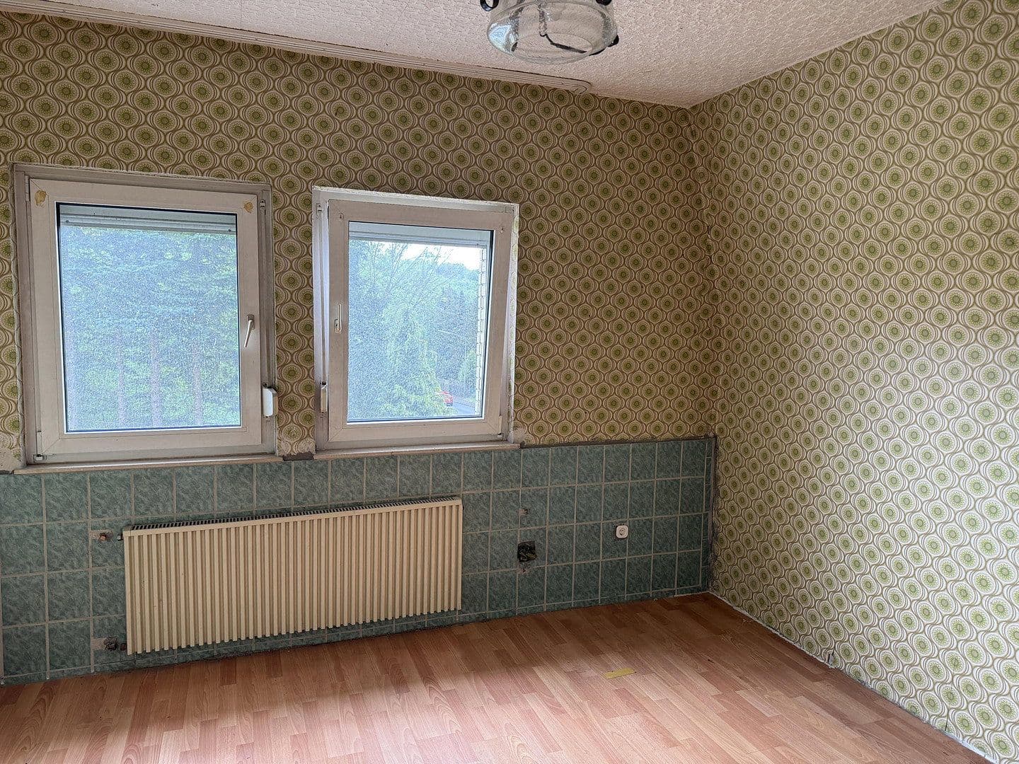 Prodej domu 151 m², pozemek 1.023 m², Kölner Straße 26, Helmenzen, Porýní-Falc Prodej domu 151 m², pozemek 1.023 m², Kölner Straße 26, Helmenzen, Porýní-Falc