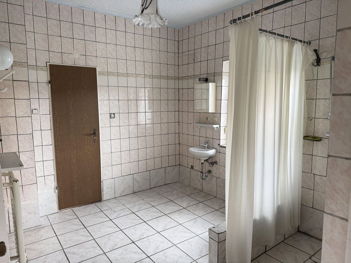 Prodej domu 151 m², pozemek 1.023 m², Kölner Straße 26, Helmenzen, Porýní-Falc Prodej domu 151 m², pozemek 1.023 m², Kölner Straße 26, Helmenzen, Porýní-Falc