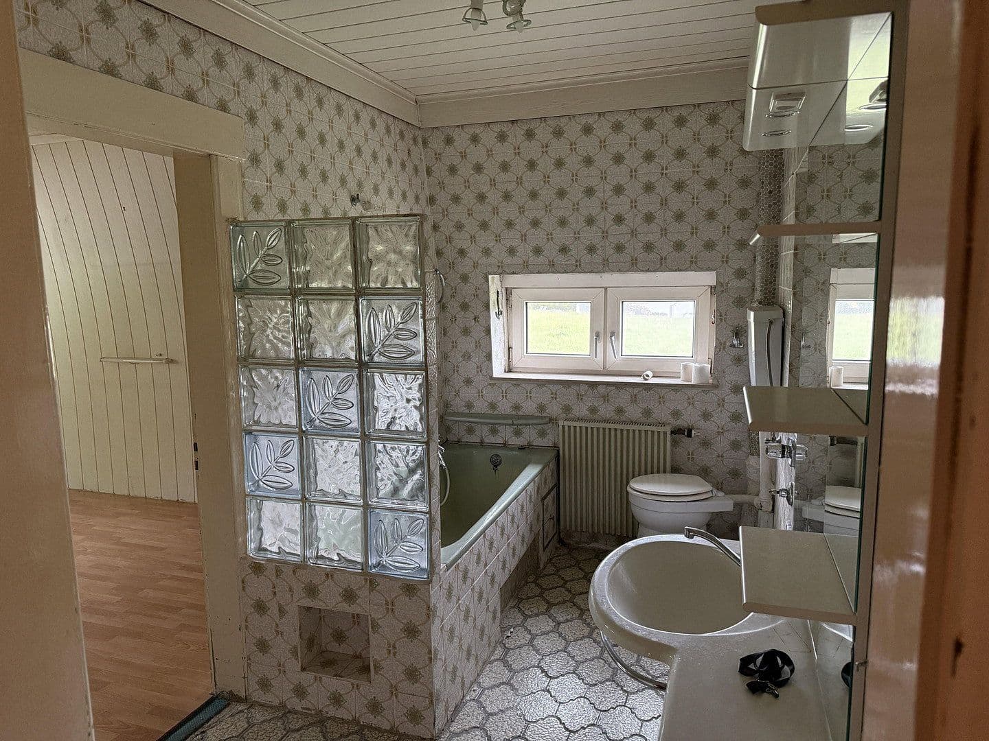 Prodej domu 151 m², pozemek 1.023 m², Kölner Straße 26, Helmenzen, Porýní-Falc Prodej domu 151 m², pozemek 1.023 m², Kölner Straße 26, Helmenzen, Porýní-Falc