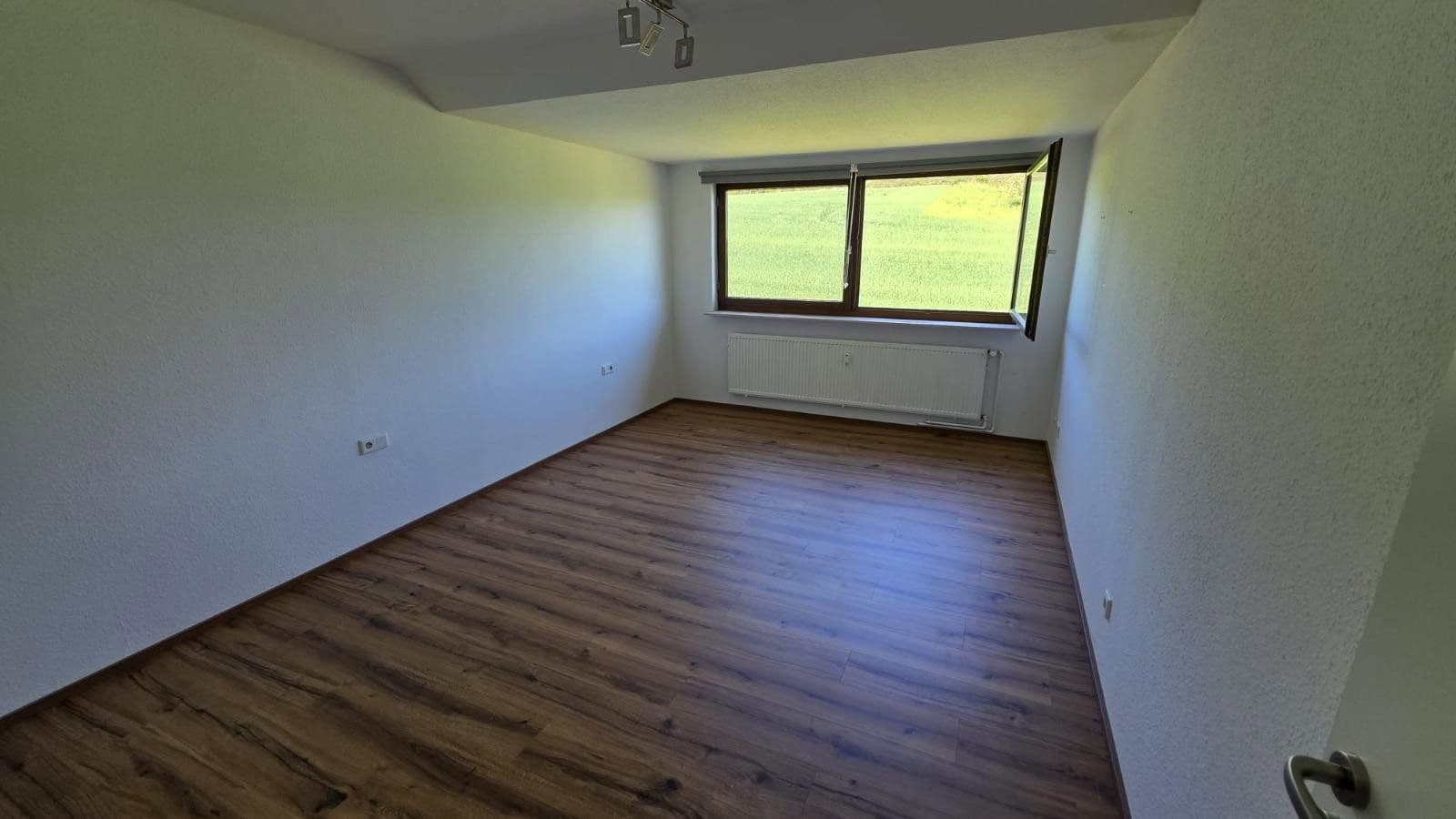 Pronájem bytu 3+1 111 m², Steinheimer Straße 219, Horn-Bad Meinberg, Severní Porýní-Vestfálsko Pronájem bytu 3+1 111 m², Steinheimer Straße 219, Horn-Bad Meinberg, Severní Porýní-Vestfálsko