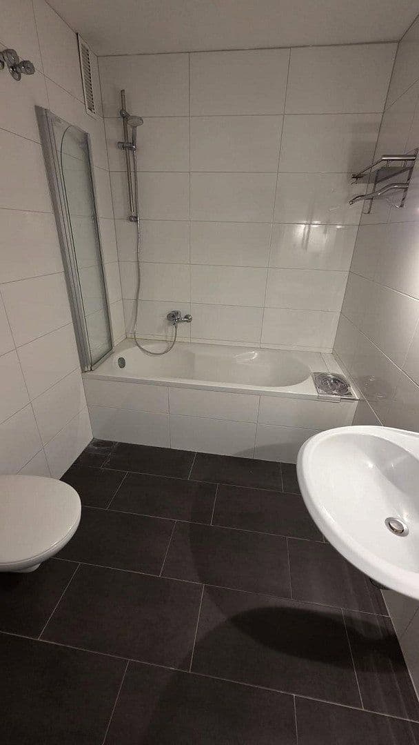 Pronájem bytu 3+1 111 m², Steinheimer Straße 219, Horn-Bad Meinberg, Severní Porýní-Vestfálsko Pronájem bytu 3+1 111 m², Steinheimer Straße 219, Horn-Bad Meinberg, Severní Porýní-Vestfálsko
