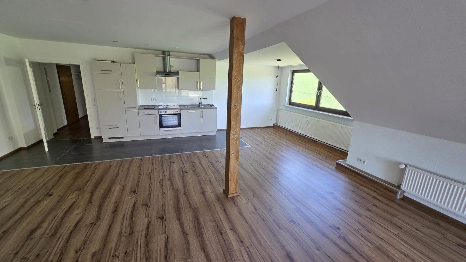 Pronájem bytu 3+1 111 m², Steinheimer Straße 219, Horn-Bad Meinberg, Severní Porýní-Vestfálsko Pronájem bytu 3+1 111 m², Steinheimer Straße 219, Horn-Bad Meinberg, Severní Porýní-Vestfálsko