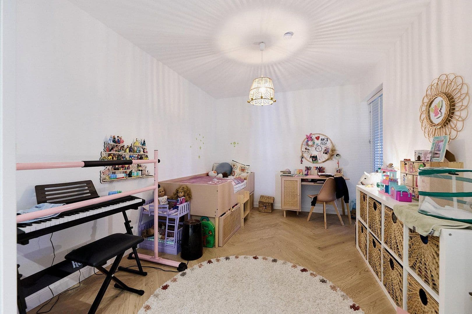 Pronájem bytu 5+1 219 m², Lakronstrasse, Düsseldorf, Severní Porýní-Vestfálsko Pronájem bytu 5+1 219 m², Lakronstrasse, Düsseldorf, Severní Porýní-Vestfálsko