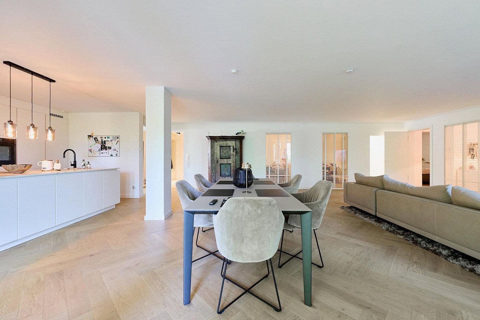 Pronájem bytu 5+1 219 m², Lakronstrasse, Düsseldorf, Severní Porýní-Vestfálsko Pronájem bytu 5+1 219 m², Lakronstrasse, Düsseldorf, Severní Porýní-Vestfálsko