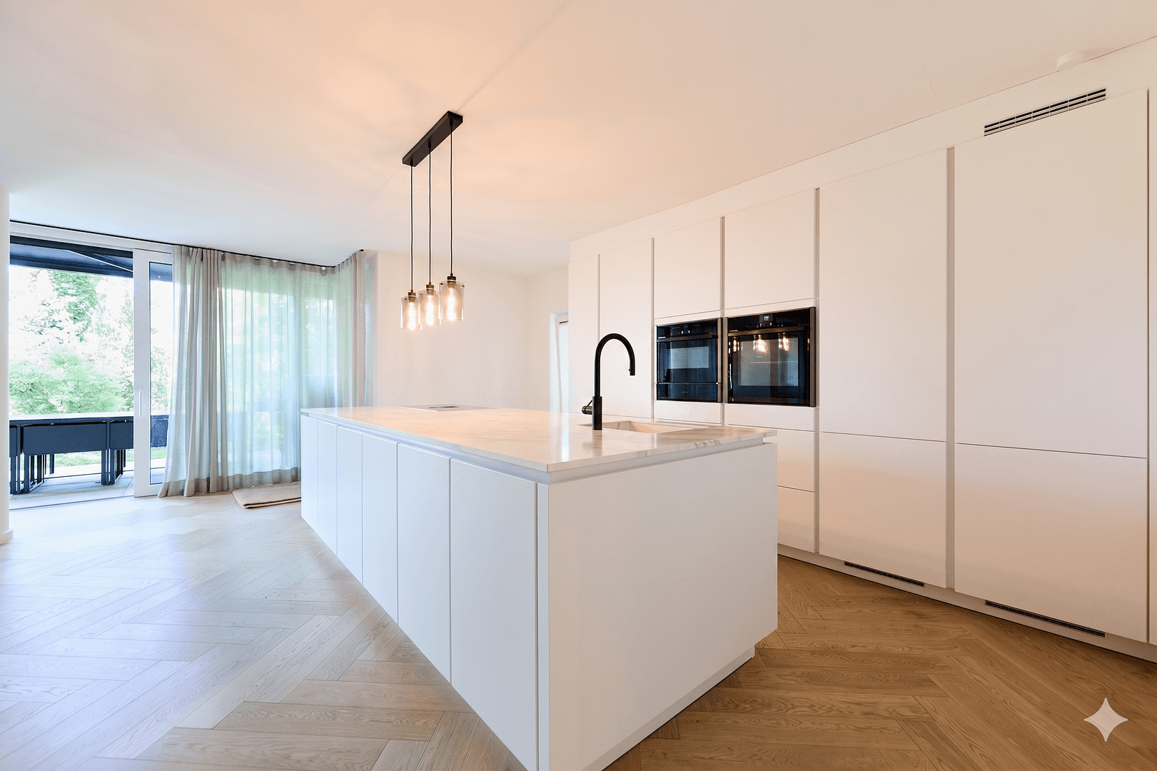 Pronájem bytu 5+1 219 m², Lakronstrasse, Düsseldorf, Severní Porýní-Vestfálsko Pronájem bytu 5+1 219 m², Lakronstrasse, Düsseldorf, Severní Porýní-Vestfálsko