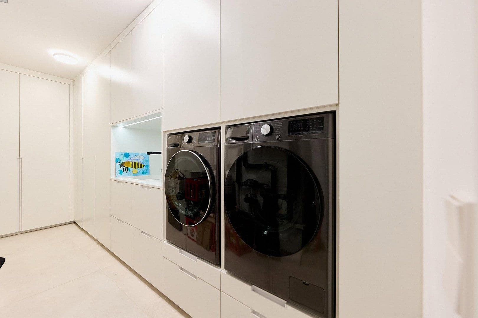 Pronájem bytu 5+1 219 m², Lakronstrasse, Düsseldorf, Severní Porýní-Vestfálsko Pronájem bytu 5+1 219 m², Lakronstrasse, Düsseldorf, Severní Porýní-Vestfálsko
